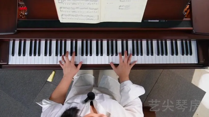 刘梦娇详解巴赫初级钢琴曲集:高清教学视频与配套原版琴谱