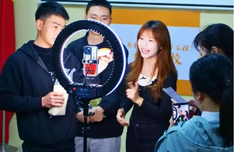普通人直播创业课程:提升沟通逻辑与直播间留人底层逻辑