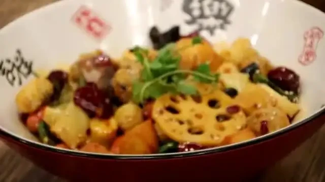 麻辣香锅制作全攻略:从香料调配到炒制一步到位