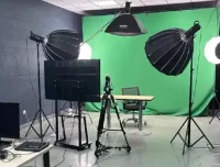 绿幕直播全流程实操：抠像调光与设备选配，专治绿边虚焦等12类画面难题