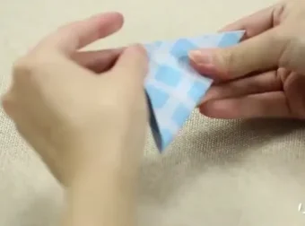 亲子折纸手工课：30个趣味折纸教程，陪孩子一起动手玩