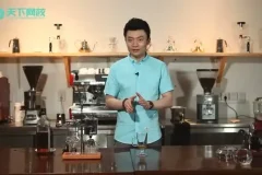 咖啡师必备：从设备到花式咖啡制作全攻略