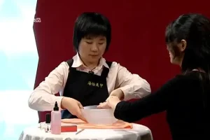 美甲全攻略：零基础到专业美甲教程与最新技巧