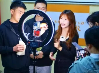 普通人直播创业课程：提升沟通逻辑与直播间留人底层逻辑
